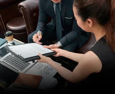 signing-contract-2-1